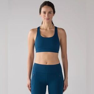 Lululemon Athletica invigorate bra Hong Kong sar green size 4